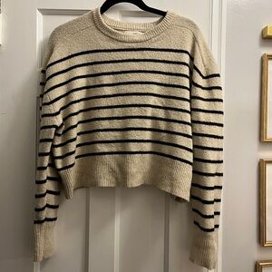 Universal Threads Crewneck Sweater